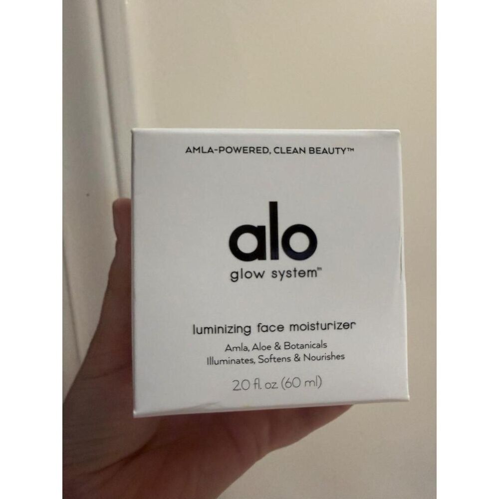 Alo-yoga Pink and Blue Skincare New sealed Alo sealed Luminizing Face Moisturize